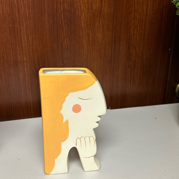 Modern Ceramic Flower Vase Blonde Girl Face Design - Picture 6 of 12